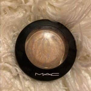 MAC Mineralize Highlight